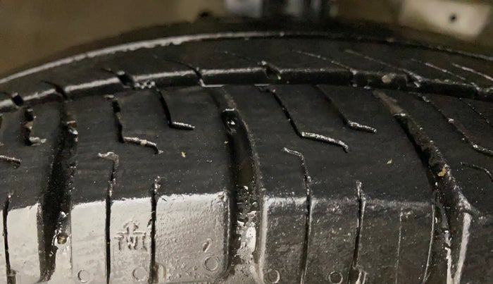2014 Maruti Swift Dzire VXI, Petrol, Manual, 94,912 km, Right Front Tyre Tread