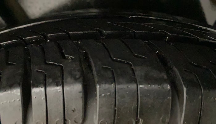 2014 Maruti Swift Dzire VXI, Petrol, Manual, 94,912 km, Right Rear Tyre Tread