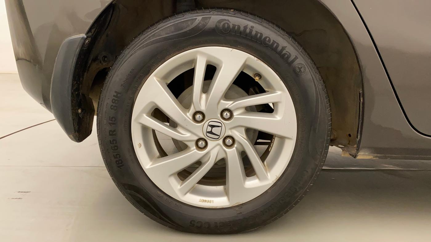 2017 Honda Jazz 1.5L I-DTEC V, Diesel, Manual, 1,05,697 km, Right Rear Wheel