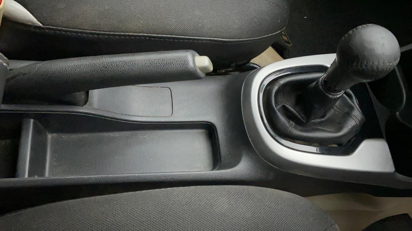 2017 Honda Jazz 1.5L I-DTEC V, Diesel, Manual, 1,05,697 km, Gear Lever