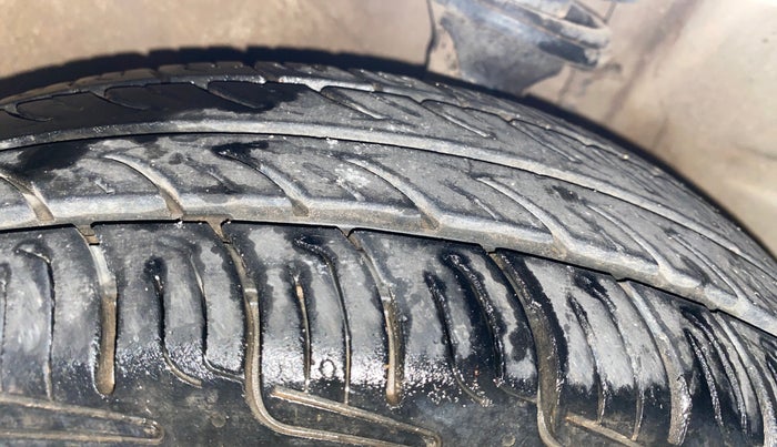 2011 Maruti Alto LXI, Petrol, Manual, 71,857 km, Left Front Tyre Tread