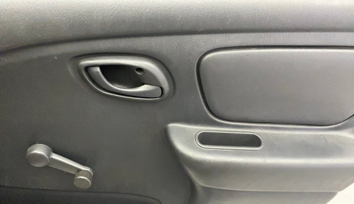 2011 Maruti Alto LXI, Petrol, Manual, 71,857 km, Driver Side Door Panels Control