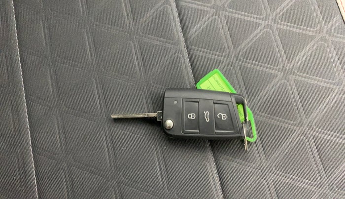 2021 Volkswagen TAIGUN GT 1.5 TSI MT, Petrol, Manual, 4,214 km, Key Close Up