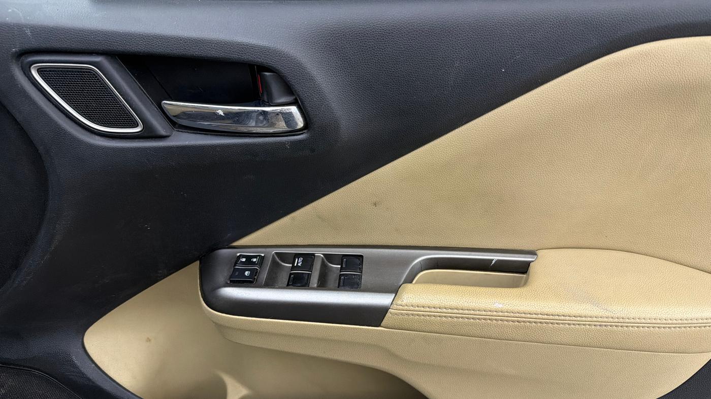 2017 Honda City 1.5L I-VTEC VX CVT, Petrol, Automatic, 69,923 km, Driver Side Door Panels Control