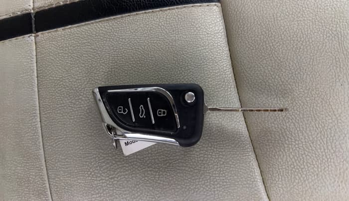 2016 Maruti Swift Dzire LXI (O), Petrol, Manual, 47,876 km, Key Close Up
