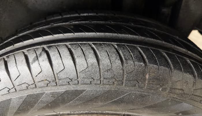 2016 Maruti Swift Dzire LXI (O), Petrol, Manual, 47,876 km, Left Rear Tyre Tread