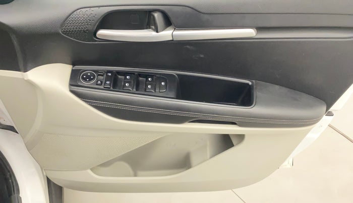 2020 KIA SONET HTX 1.0 IMT, Petrol, Manual, 25,592 km, Driver Side Door Panels Control
