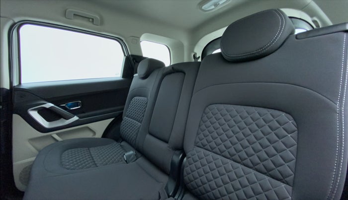 2021 Tata Safari XT 2.0 KRYOTEC, Diesel, Manual, 11,981 km, Right Side Rear Door Cabin
