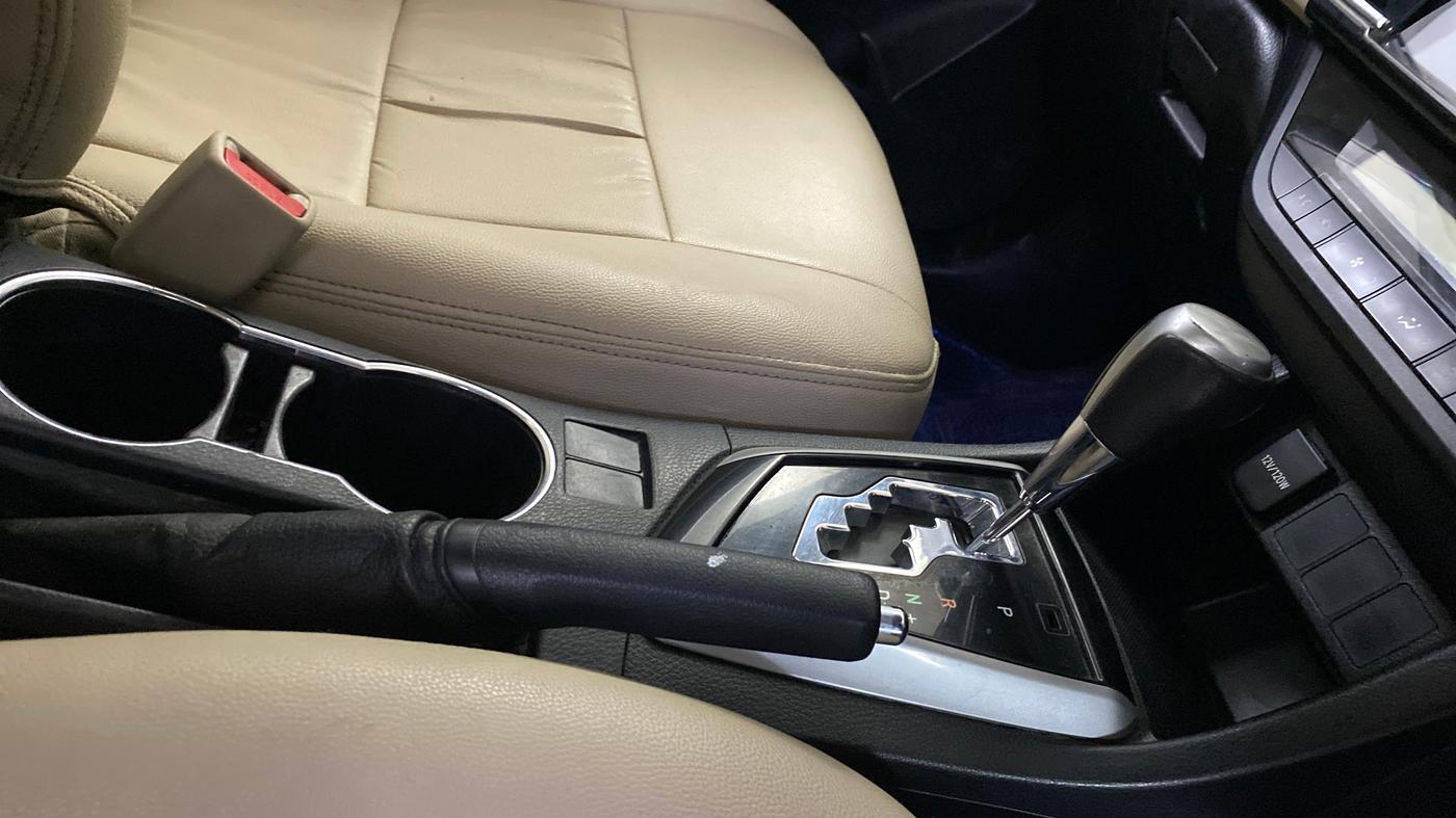 2015 Toyota Corolla Altis G CVT PETROL, Petrol, Automatic, 1,08,835 km, Gear Lever