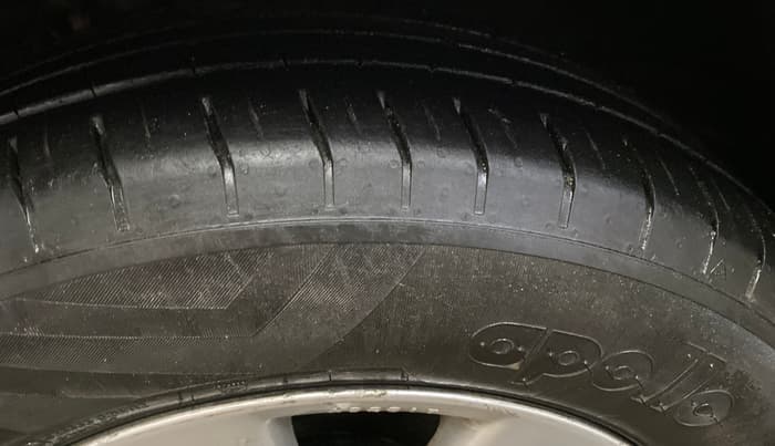 2015 Toyota Corolla Altis G CVT PETROL, Petrol, Automatic, 1,08,835 km, Left Front Tyre Tread