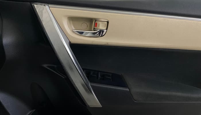 2015 Toyota Corolla Altis G CVT PETROL, Petrol, Automatic, 1,08,835 km, Driver Side Door Panels Control