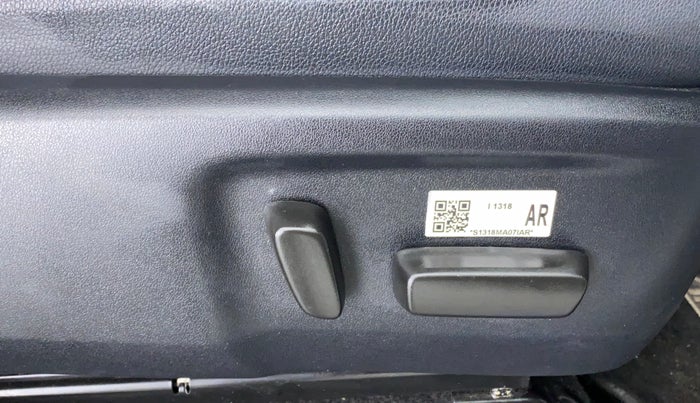 2021 Toyota Innova Crysta 2.4 ZX AT, Diesel, Automatic, 6,205 km, Driver Side Adjustment Panel