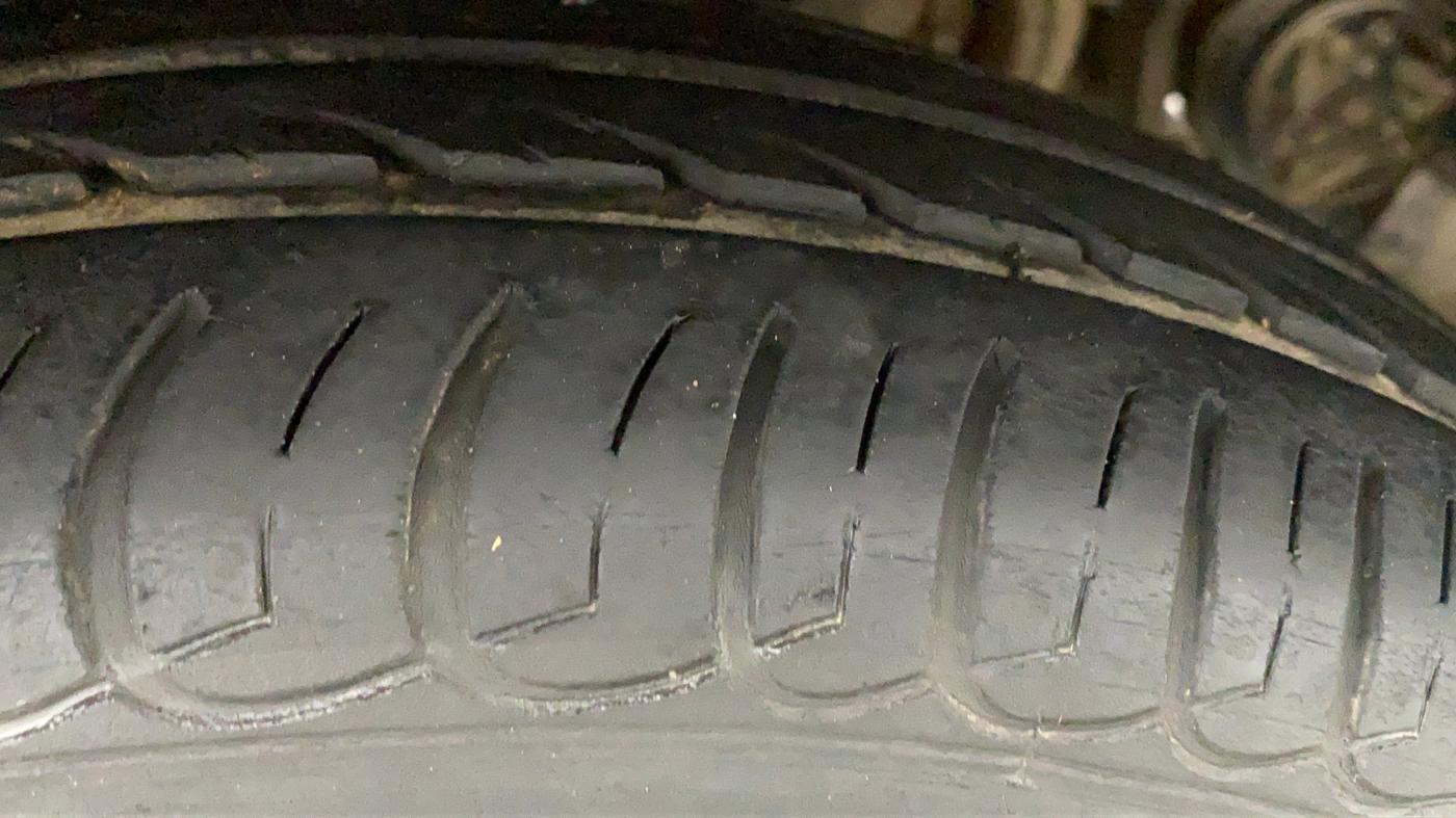 2018 Tata Tiago XT DIESEL, Diesel, Manual, 31,367 km, Right Front Tyre Tread