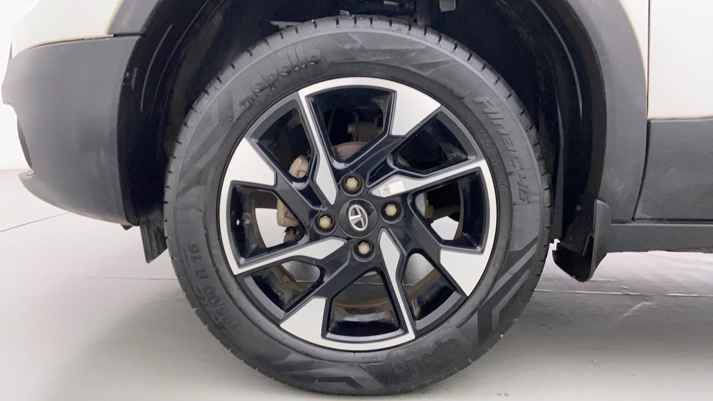 2022 Tata PUNCH ACCOMPLISHED MT, Petrol, Manual, 12,086 km, Left Front Wheel