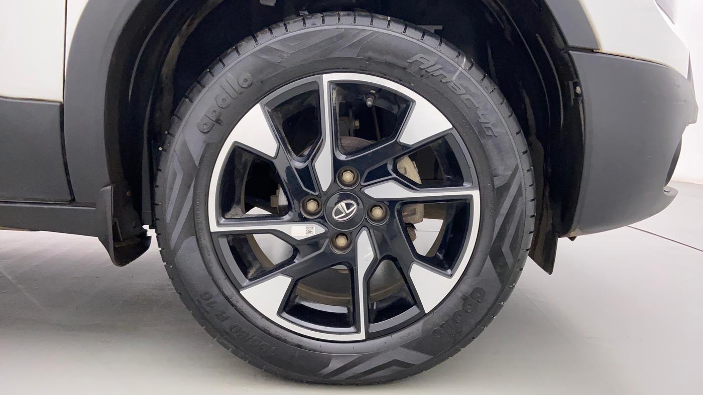 2022 Tata PUNCH ACCOMPLISHED MT, Petrol, Manual, 12,086 km, Right Front Wheel