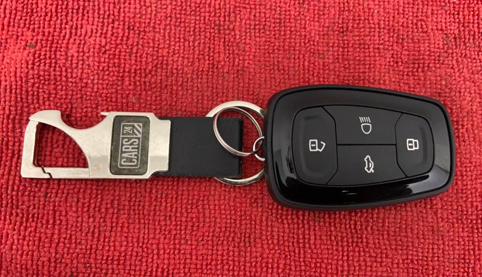 2022 Tata PUNCH ACCOMPLISHED MT, Petrol, Manual, 12,086 km, Key Close Up