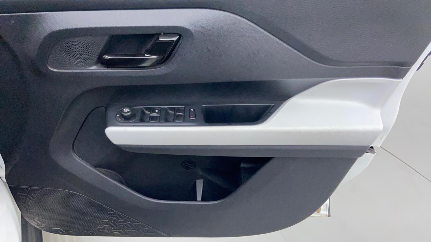 2022 Tata PUNCH ACCOMPLISHED MT, Petrol, Manual, 12,086 km, Driver Side Door Panels Control