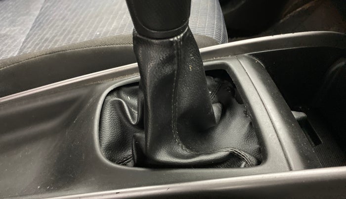 2019 Maruti Baleno ZETA PETROL 1.2, Petrol, Manual, 82,243 km, Gear lever - Boot cover slightly torn