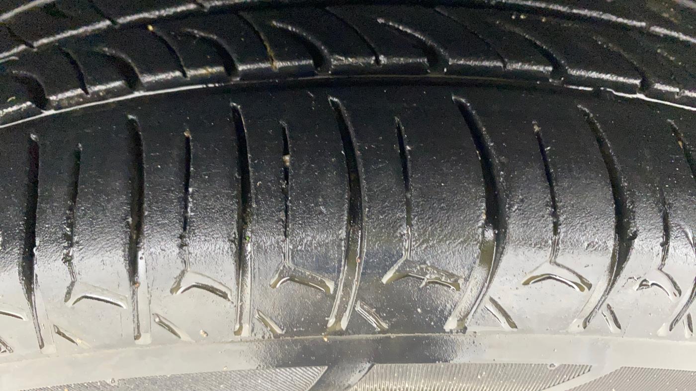 2016 Maruti Celerio VXI, Petrol, Manual, 88,413 km, Left Front Tyre Tread