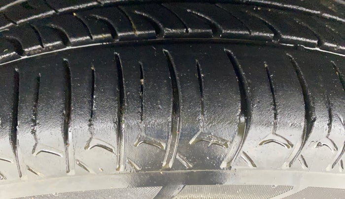 2016 Maruti Celerio VXI, Petrol, Manual, 88,413 km, Left Front Tyre Tread