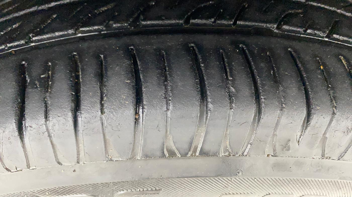 2016 Maruti Celerio VXI, Petrol, Manual, 88,413 km, Right Front Tyre Tread