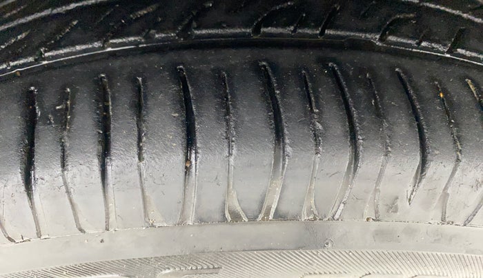 2016 Maruti Celerio VXI, Petrol, Manual, 88,413 km, Right Front Tyre Tread
