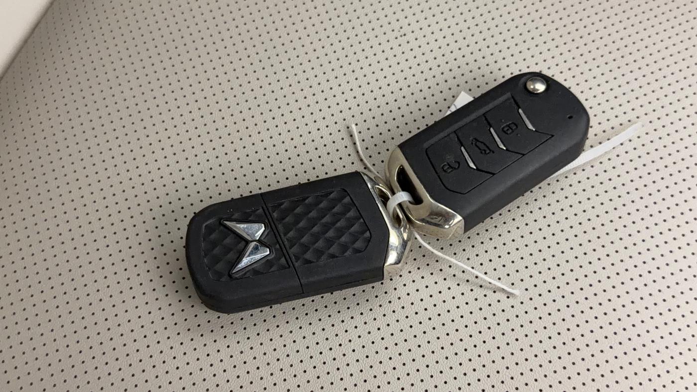 2025 Mahindra XUV700 AX 7 P AT 7 STR, Petrol, Automatic, 10,922 km, Key Close Up
