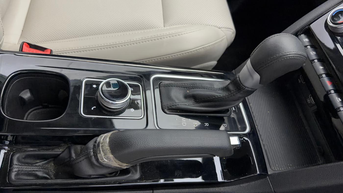 2025 Mahindra XUV700 AX 7 P AT 7 STR, Petrol, Automatic, 10,922 km, Gear Lever
