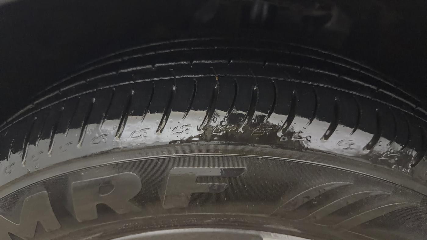 2025 Mahindra XUV700 AX 7 P AT 7 STR, Petrol, Automatic, 10,922 km, Left Front Tyre Tread