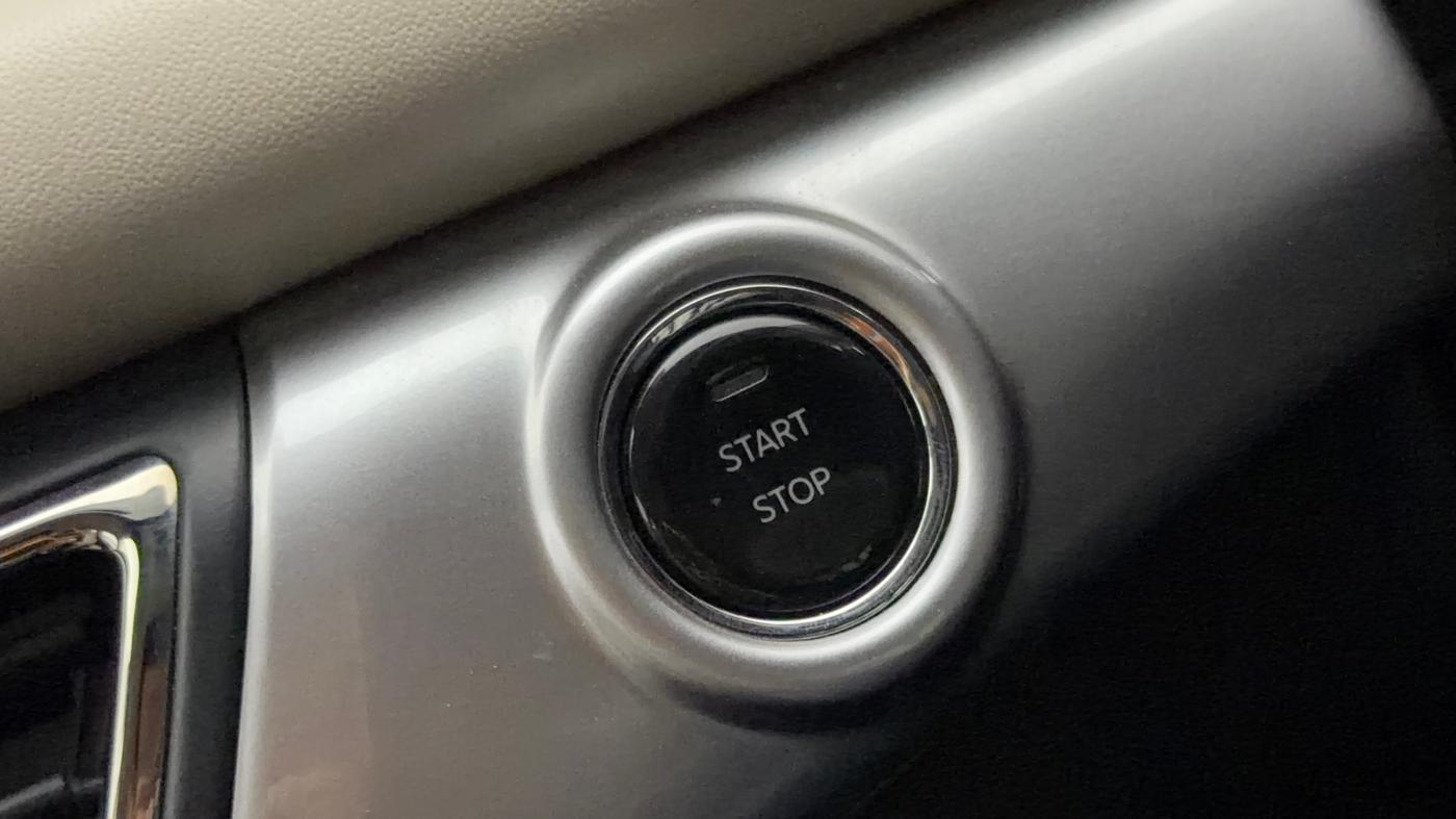 2025 Mahindra XUV700 AX 7 P AT 7 STR, Petrol, Automatic, 10,922 km, Keyless Start/ Stop Button