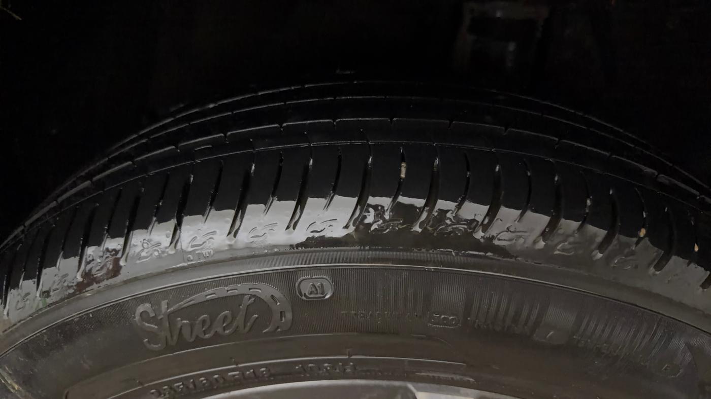 2025 Mahindra XUV700 AX 7 P AT 7 STR, Petrol, Automatic, 10,922 km, Left Rear Tyre Tread
