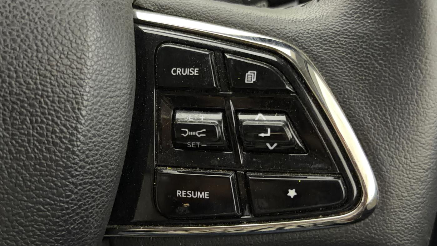 2025 Mahindra XUV700 AX 7 P AT 7 STR, Petrol, Automatic, 10,922 km, Adaptive Cruise Control