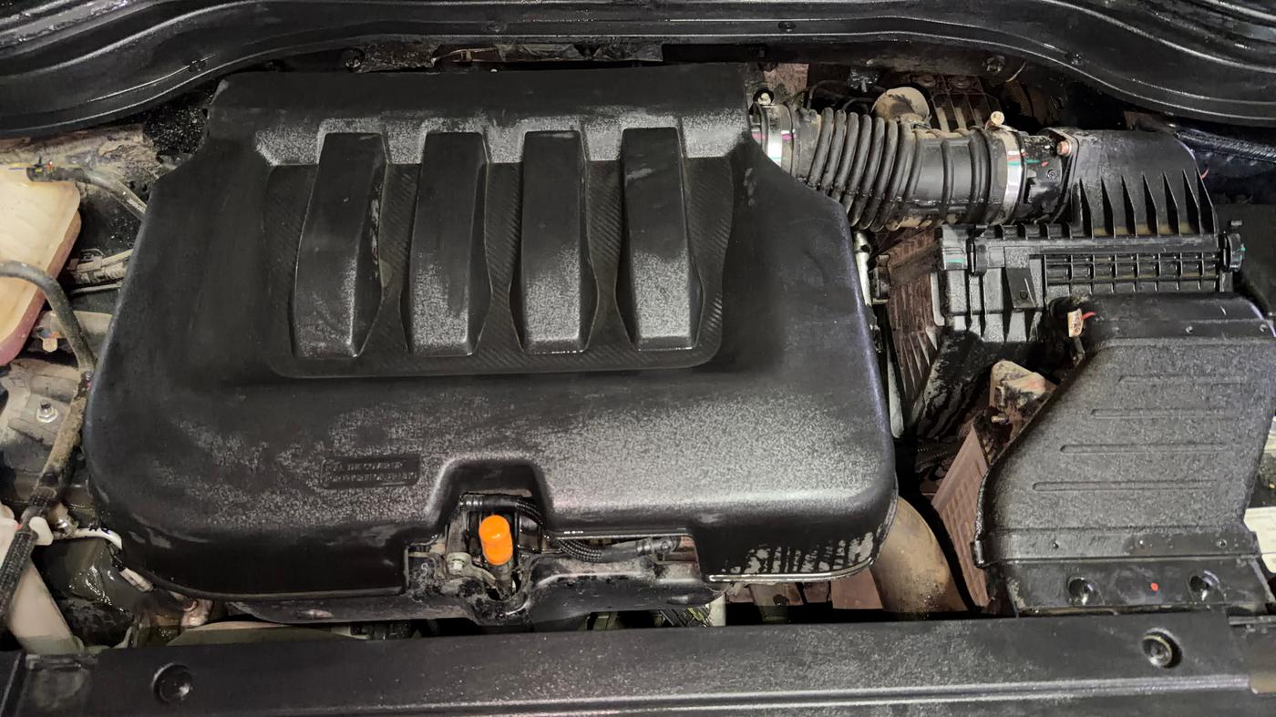 2025 Mahindra XUV700 AX 7 P AT 7 STR, Petrol, Automatic, 10,922 km, Engine View