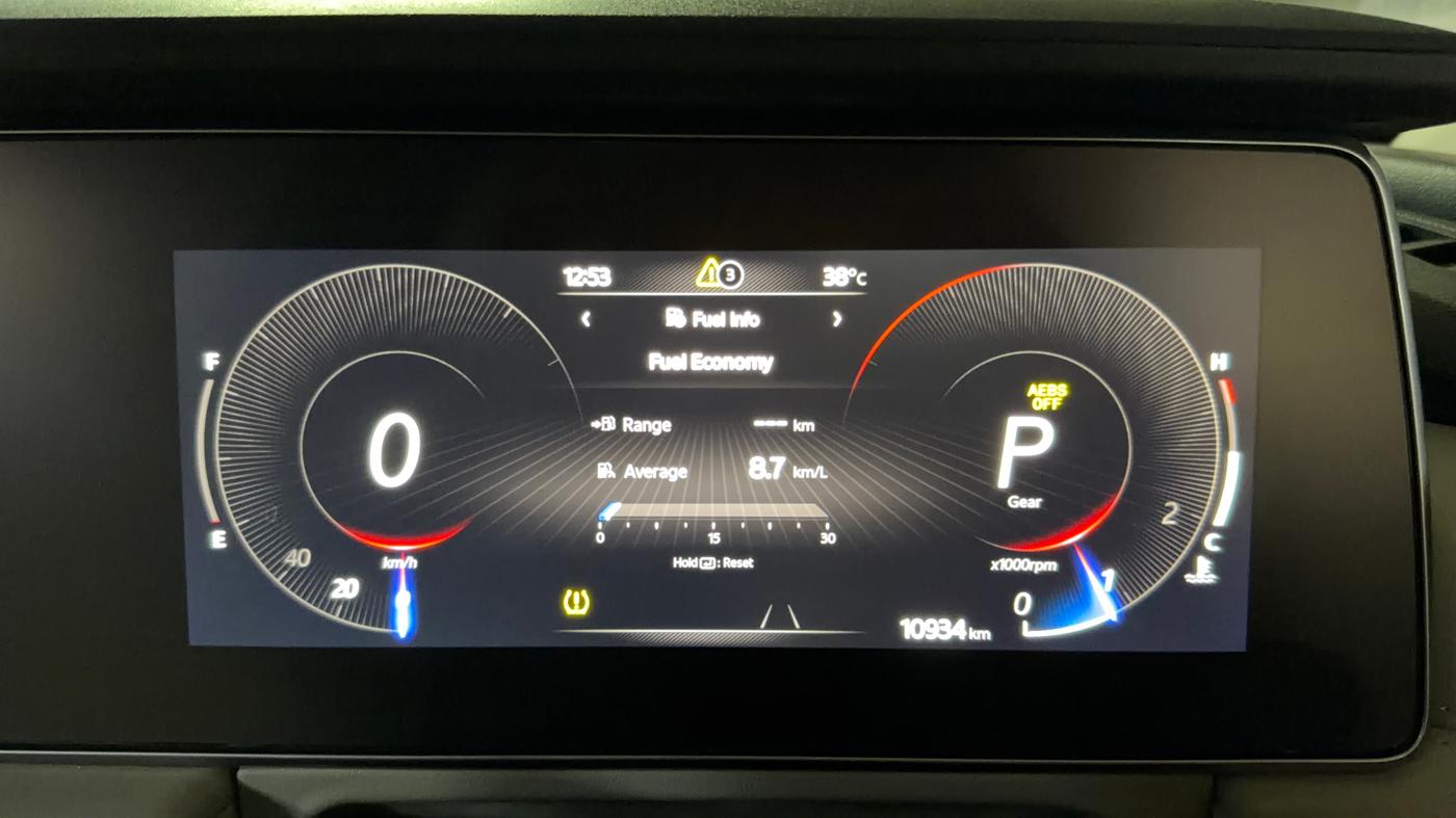 2025 Mahindra XUV700 AX 7 P AT 7 STR, Petrol, Automatic, 10,922 km, Odometer Image