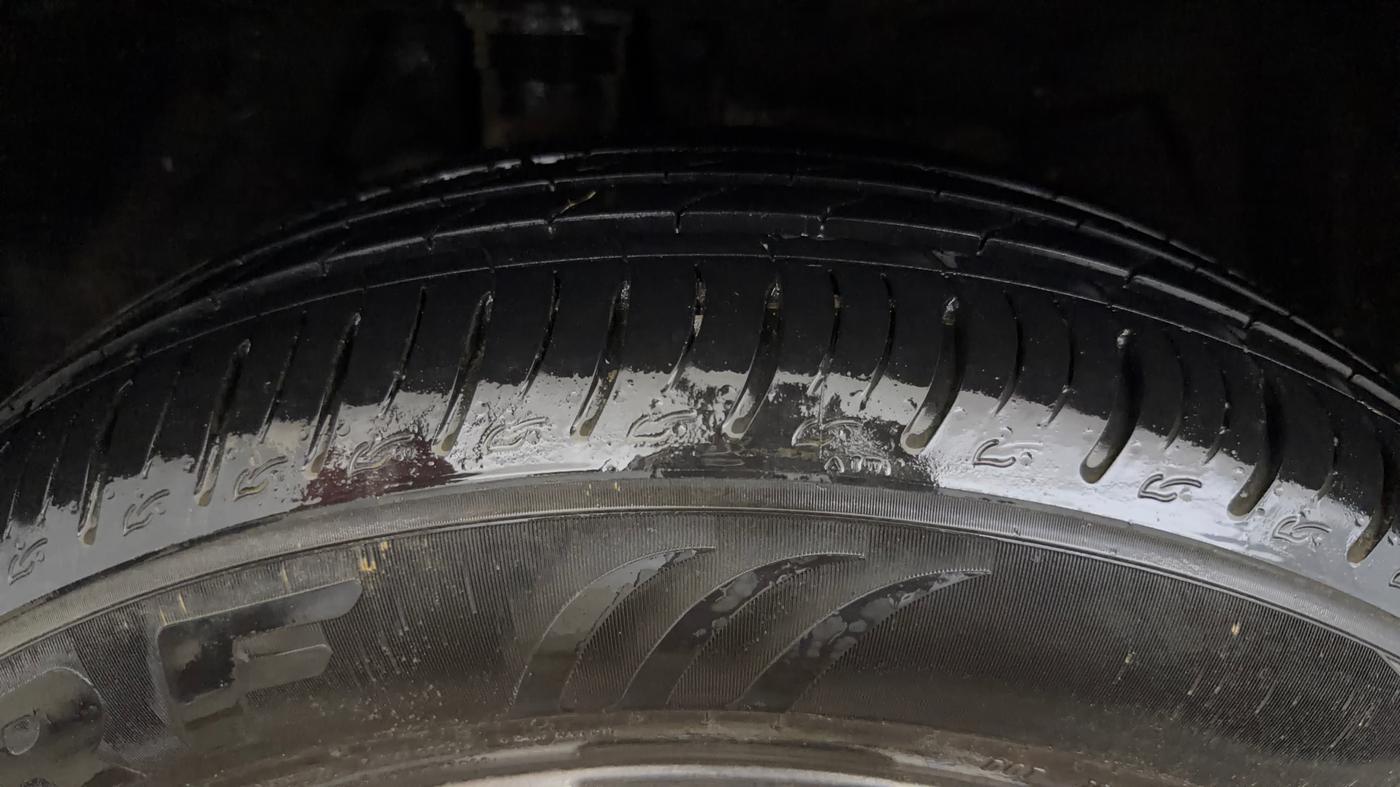 2025 Mahindra XUV700 AX 7 P AT 7 STR, Petrol, Automatic, 10,922 km, Right Rear Tyre Tread