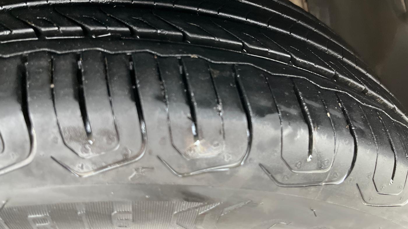 2021 Tata NEXON XZ PLUS PETROL SUNROOF, Petrol, Manual, 44,135 km, Right Front Tyre Tread