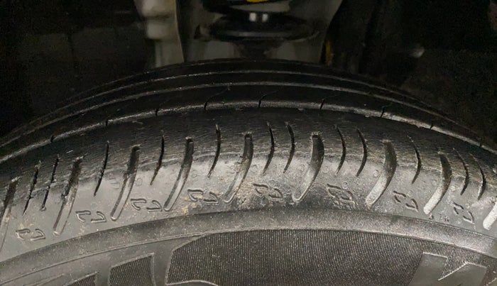 2021 Nissan MAGNITE XL, Petrol, Manual, 28,842 km, Left Front Tyre Tread