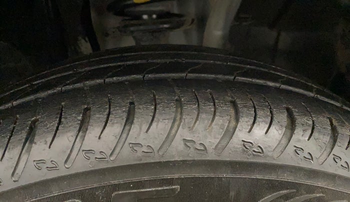 2021 Nissan MAGNITE XL, Petrol, Manual, 28,842 km, Right Front Tyre Tread