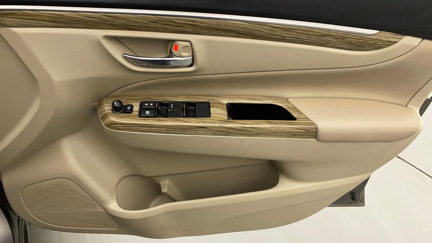 2020 Maruti Ciaz ALPHA  AT 1.5 SHVS PETROL, Petrol, Automatic, 10,096 km, Driver Side Door Panels Control