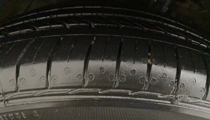 2020 Maruti Ciaz ALPHA  AT 1.5 SHVS PETROL, Petrol, Automatic, 10,096 km, Right Rear Tyre Tread