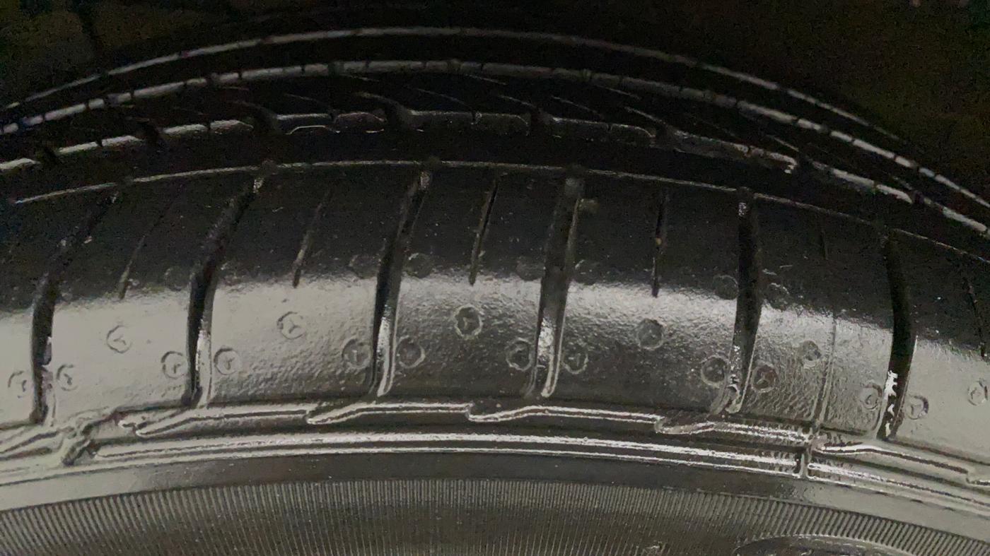2020 Maruti Ciaz ALPHA  AT 1.5 SHVS PETROL, Petrol, Automatic, 10,096 km, Right Front Tyre Tread