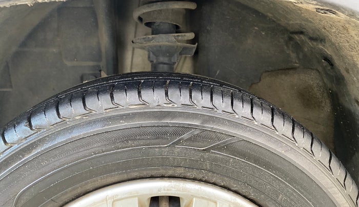 2017 Renault Kwid RXL, Petrol, Manual, 63,538 km, Left Front Tyre Tread