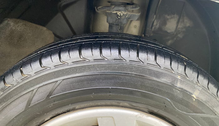 2017 Renault Kwid RXL, Petrol, Manual, 63,538 km, Right Front Tyre Tread