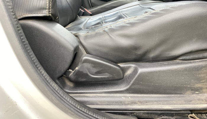 2017 Renault Kwid RXL, Petrol, Manual, 63,538 km, Driver Side Adjustment Panel