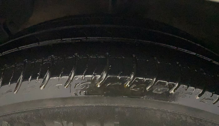2016 Hyundai Grand i10 SPORTZ 1.2 KAPPA VTVT, Petrol, Manual, 80,035 km, Left Front Tyre Tread