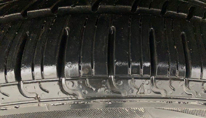 2016 Maruti Swift Dzire ZXI, Petrol, Manual, 54,544 km, Right Front Tyre Tread