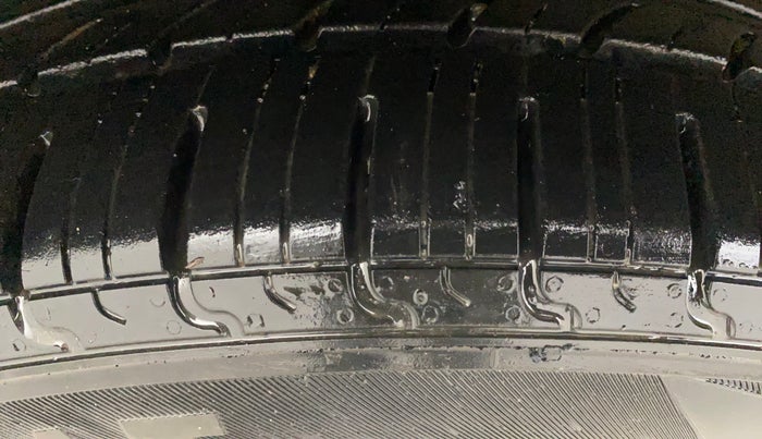 2016 Maruti Swift Dzire ZXI, Petrol, Manual, 54,544 km, Right Rear Tyre Tread