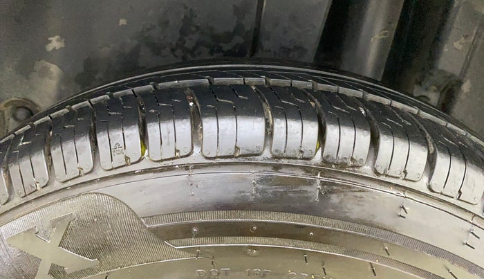 2016 Maruti Swift VXI, Petrol, Manual, 99,872 km, Left Rear Tyre Tread