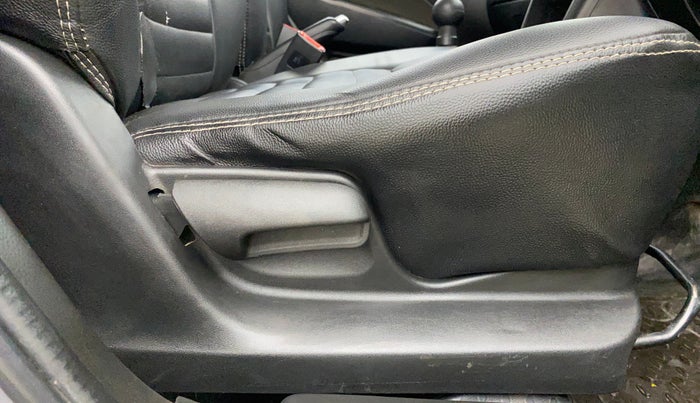 2016 Maruti Swift VXI, Petrol, Manual, 99,872 km, Driver Side Adjustment Panel