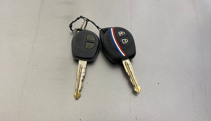 2016 Maruti Swift VXI, Petrol, Manual, 99,872 km, Key Close Up